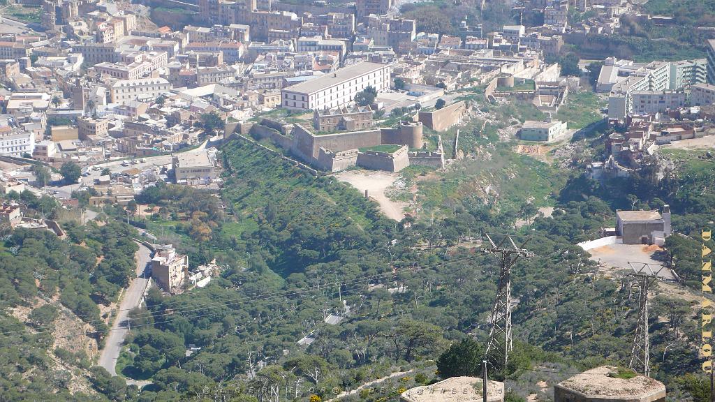 ORAN MARS 2012 19 DEPUIS LES HAUTEURS DU MURDJADJO.JPG